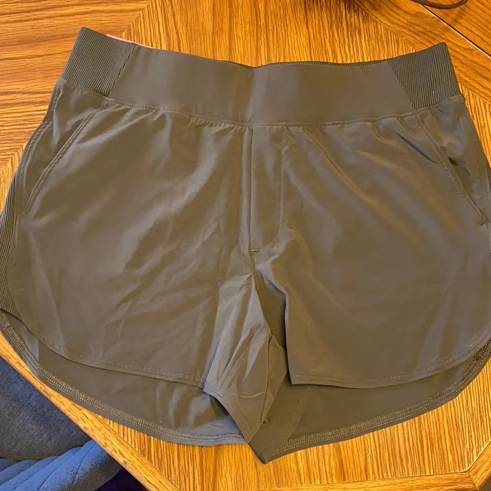 Active Woven Womens shorts - Picture 3 of 6
